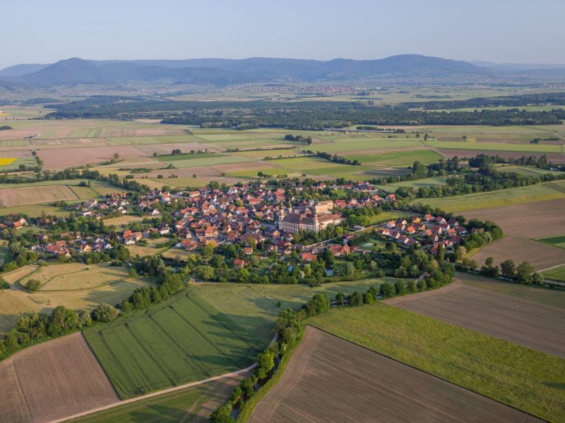 Vue aérienne d'Ebersmunster et son Abbatiale Saint-Maurice Tristan VUANO